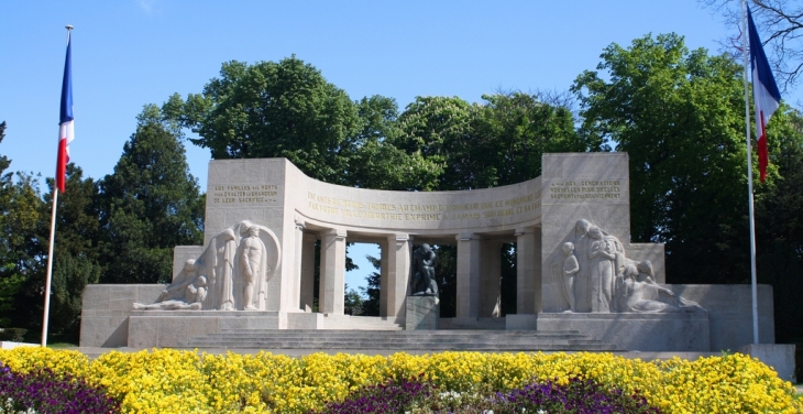 MONUMENTS AUX MORTS - Reims