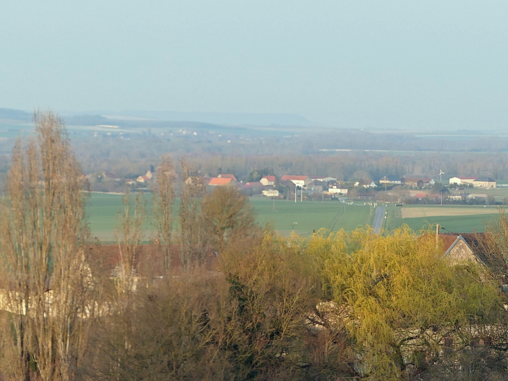 Vue de Mondement-Montgiroux - Reuves