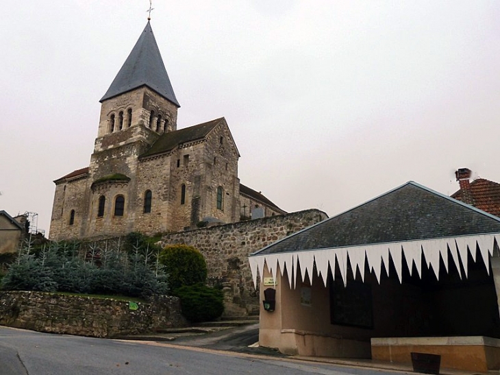 L'église et le lavoir - Sacy