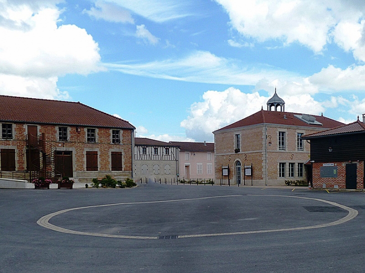 Place de la mairie - Saint-Amand-sur-Fion