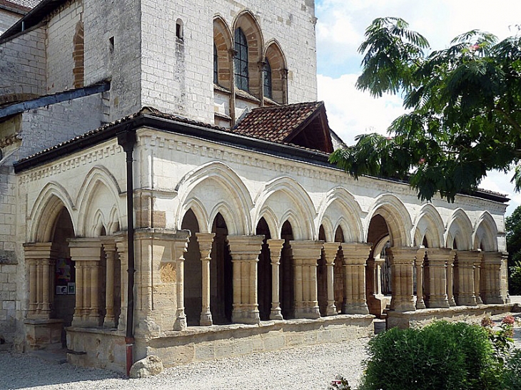 Le porche champenois de l'église - Saint-Amand-sur-Fion