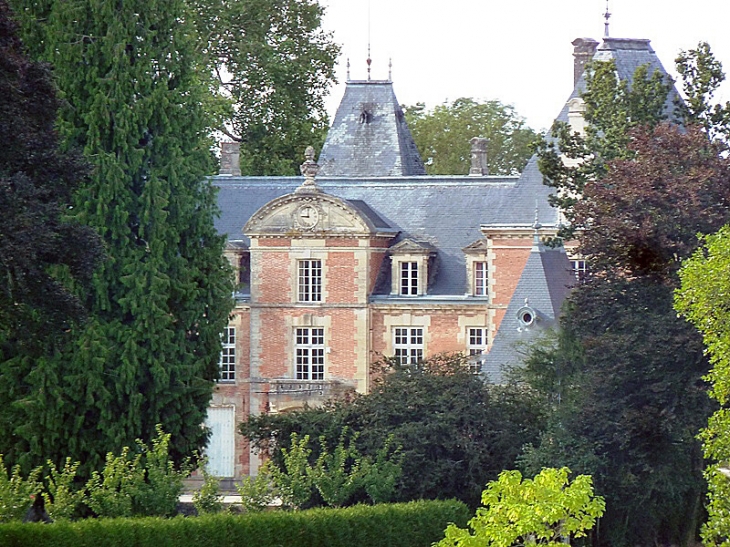 Le château - Saint-Lumier-la-Populeuse