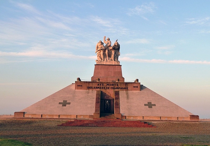 Monument aux morts des armées de Champagne - Sainte-Marie-à-Py