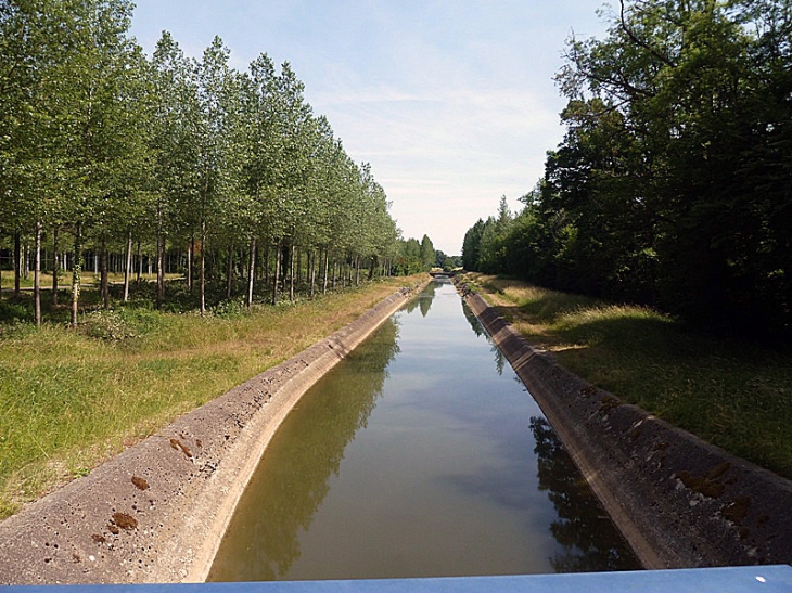 Le canal d'amenée - Sainte-Marie-du-Lac-Nuisement