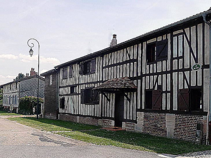 Maison à pans de bois - Sainte-Marie-du-Lac-Nuisement