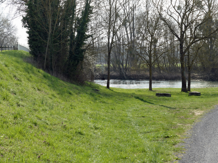 Au bord de l'Aube - Saron-sur-Aube