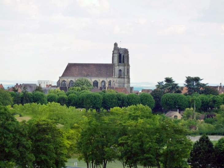 L'église visible de loin - Sézanne