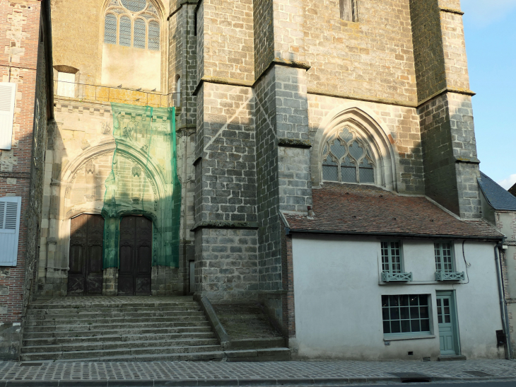 Maison accolée à l'église Saint Denis - Sézanne