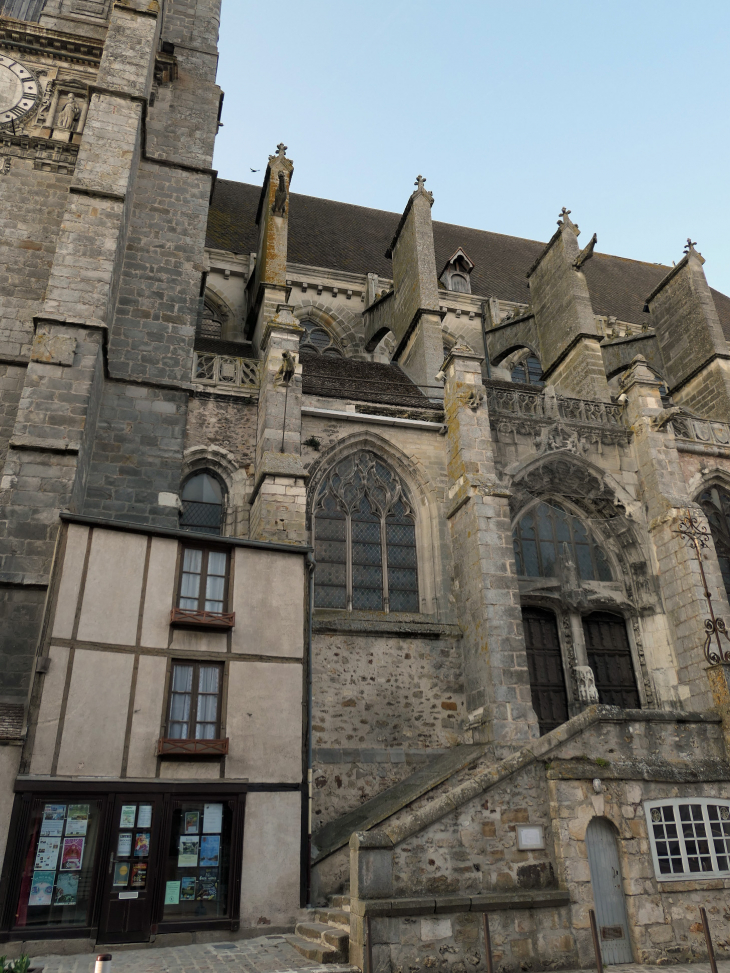 Maison accolée à l'église Saint Denis - Sézanne