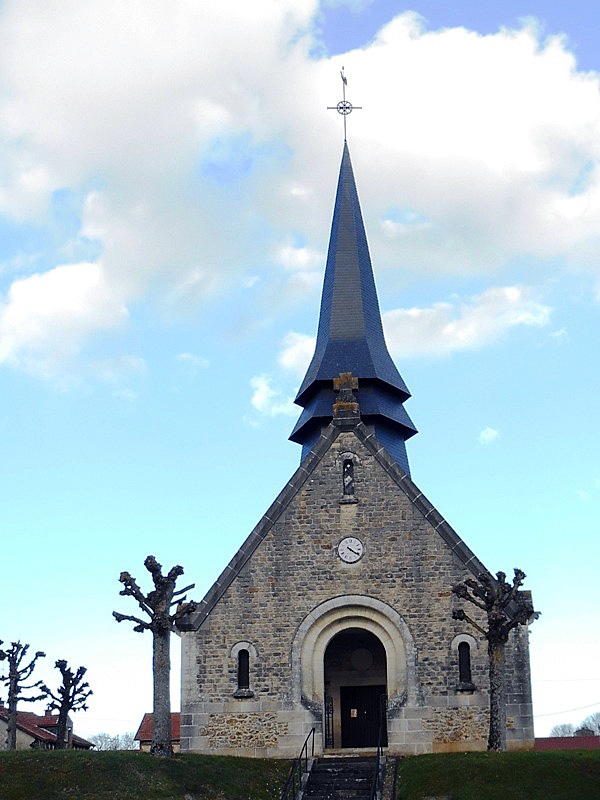 L'église de Souain. Perthes les Hurlus anéanti  pendant la 1ère guerre mondiale n'a pas été reconstruit - Souain-Perthes-lès-Hurlus