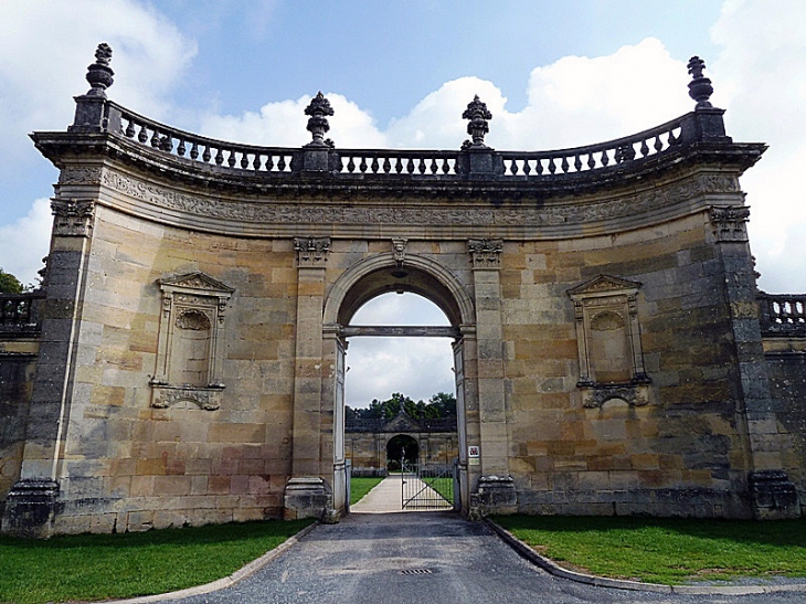 L'entrée de l'abbaye - Trois-Fontaines-l'Abbaye