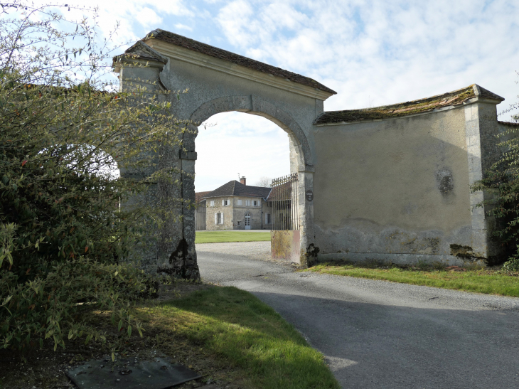 Chapelaine : entrée de ferme - Vassimont-et-Chapelaine