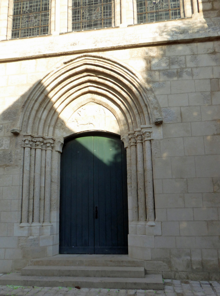 L'entrée de l'église Saint Martin - Vertus