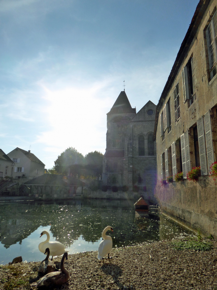 L'église et le puits Saint Martin - Vertus