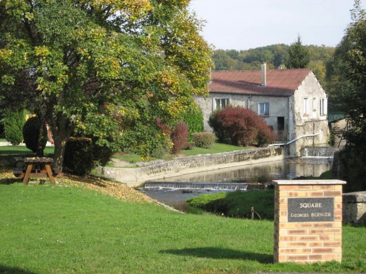 Square municipal - Vienne-le-Château