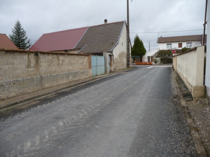 Rue de l' abreuvoir - Villeneuve-Renneville-Chevigny