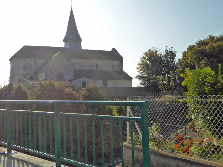 Vue sur l'église - Villers-le-Château