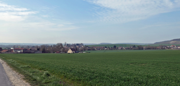 Vue sur le village tout en longueur - Villevenard