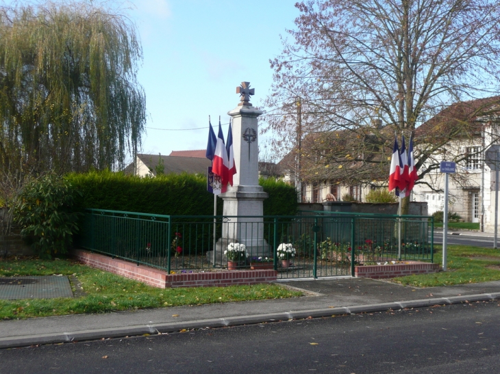 Monument aux morts 1914/1918 - Vouzy