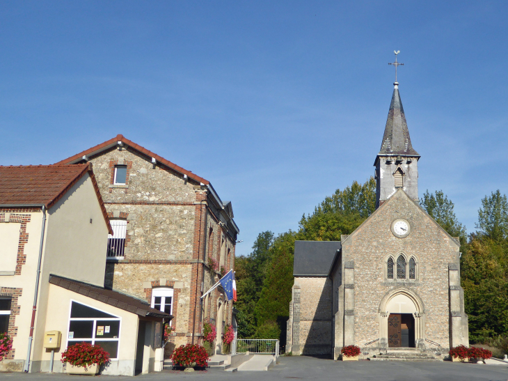 L'église et la mairie - Vouzy