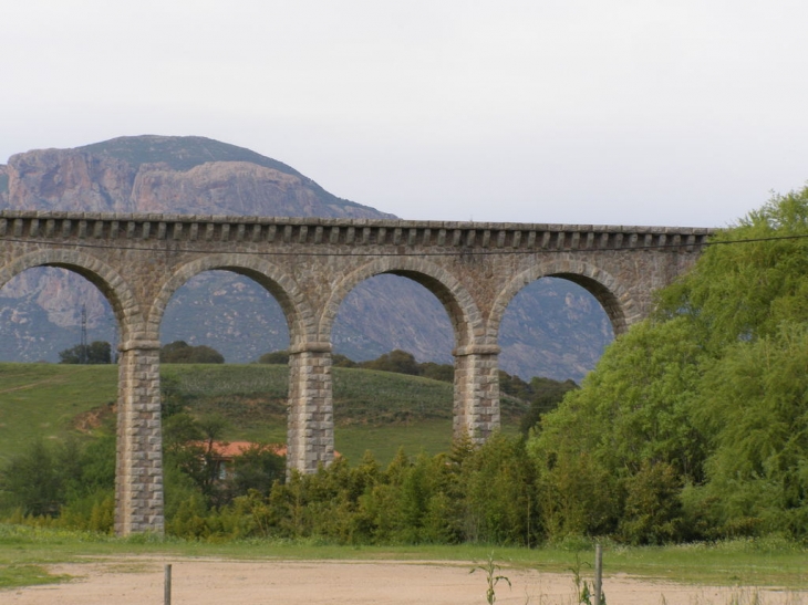 AQUEDUC A  MEZZAVIA - Ajaccio