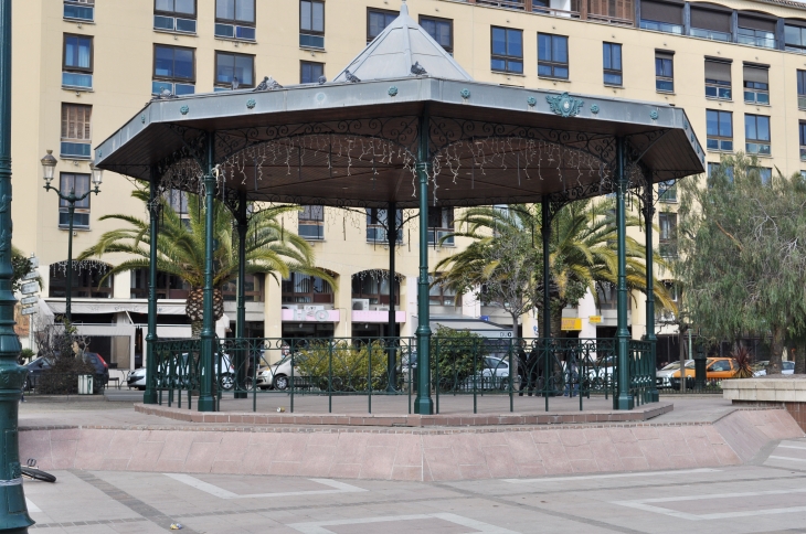 Le kiosque à musioque (Place De Gaulle) - Ajaccio