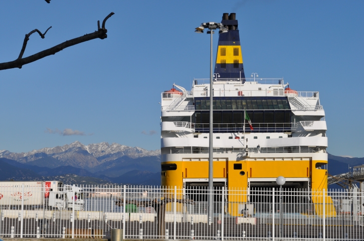 A l'embarquement des ferries - Ajaccio