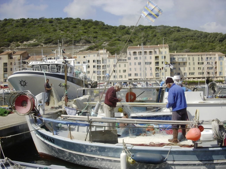 Marins déméllants leur filet - Bonifacio