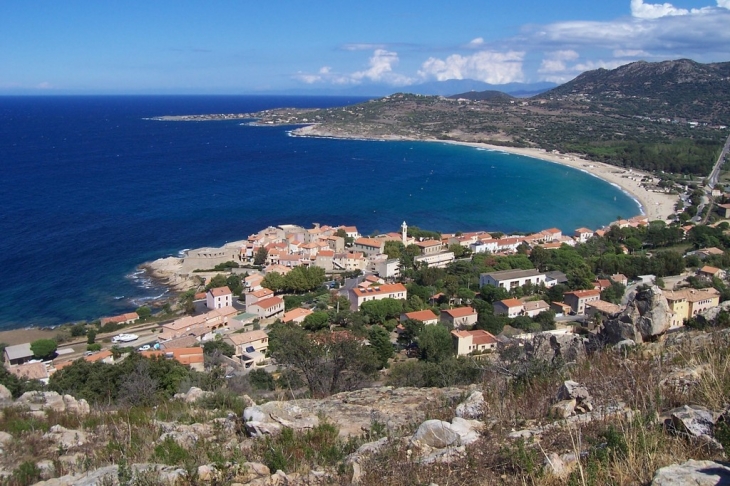 Vue d'ALGAJOLA avec sa plage