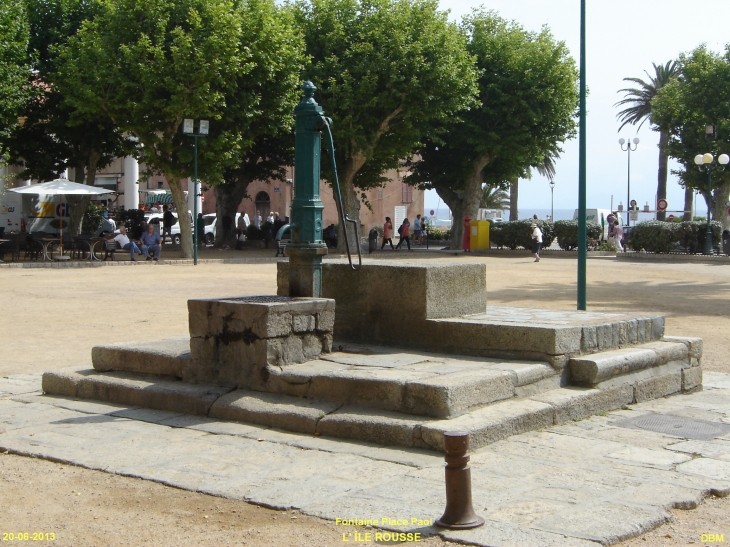 Fontaine Place Paoli - L'Île-Rousse