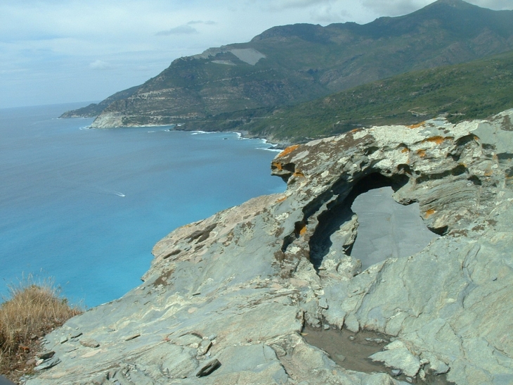 La plage de sable gris - Nonza