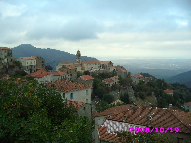 Partie du village vue de la RD 44 - Poggio-di-Nazza