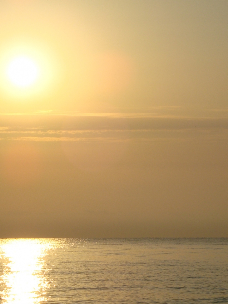 Levé de soleil sur la plage de Poggio Mezzana - Poggio-Mezzana