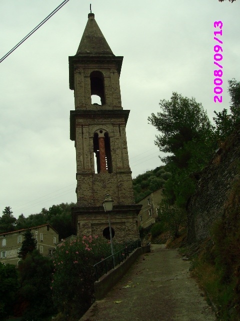 Vue d'une partie du clocher et la montée vers pietracoli - Prunelli-di-Casacconi