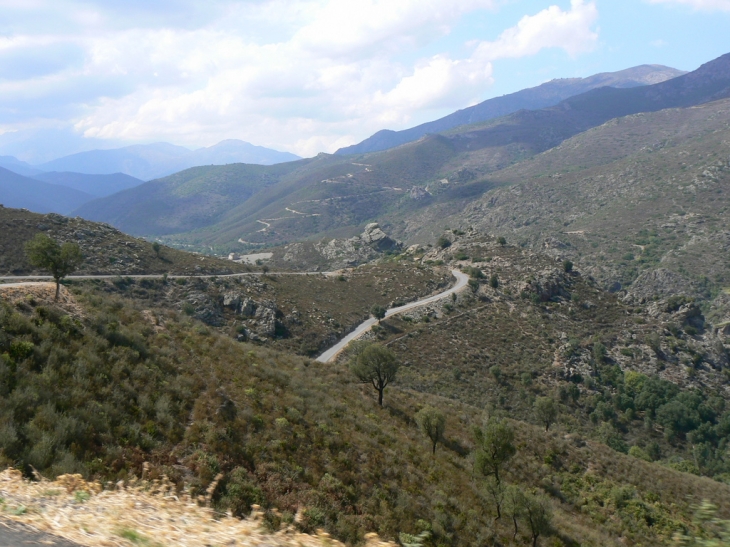 La route du village - Valle-di-Rostino