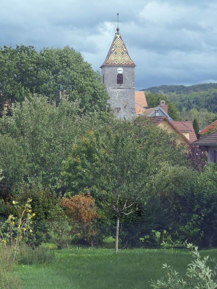 Le clocher aux tuiles vernissées - Amathay-Vésigneux