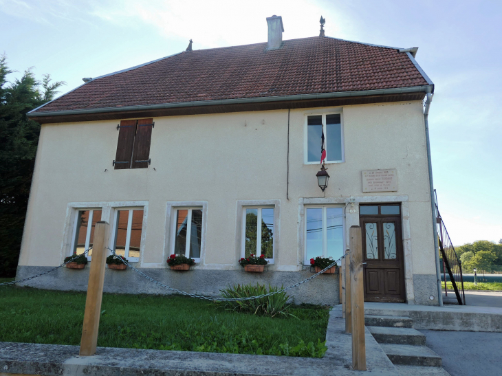 La mairie maison natale de Louis Pegaud - Belmont