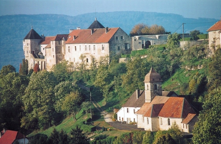 L'église et le château - Belvoir