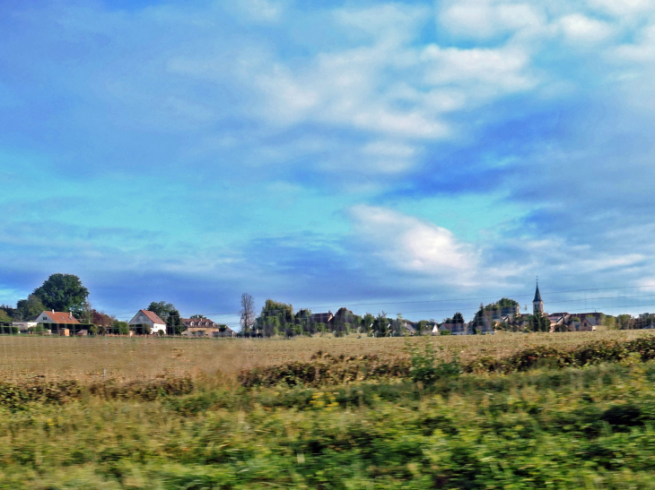 Le village vu de l'autoroute A36 - Berthelange