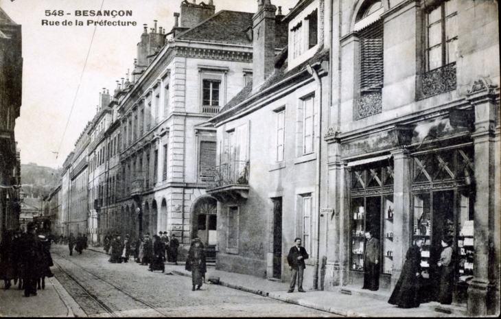 Rue de la Préfecture, vers 1909 (carte postale ancienne). - Besançon