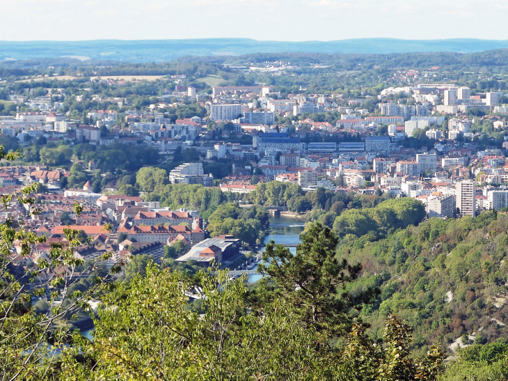 Photo à Besançon (25000) La ville vue de Notre Dame de la Libération