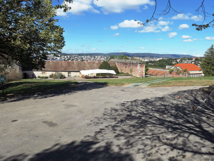 La ville vue de la citadelle - Besançon