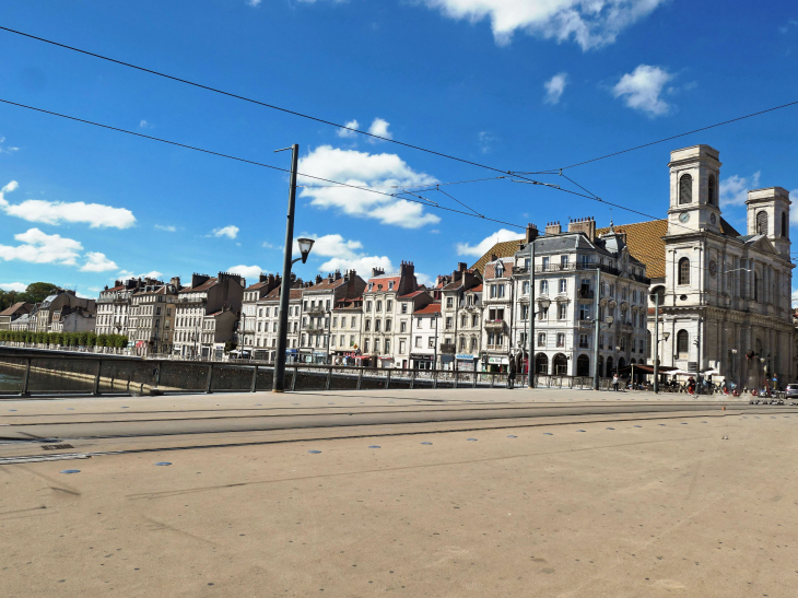 Quartier Battant rive droite du Doubs église de la Madeleine - Besançon