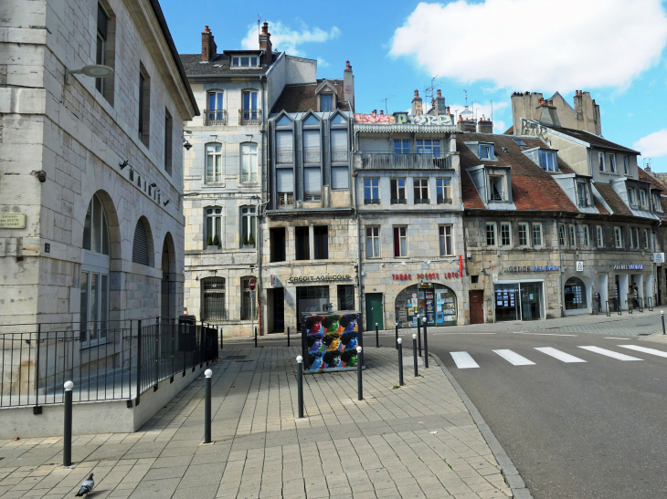 Rue de l'Orme de Chamars : la mairie - Besançon