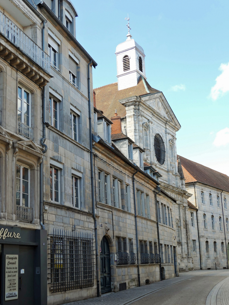 Rue de l'Orme de Chamars : l'église Saint François Xavier - Besançon