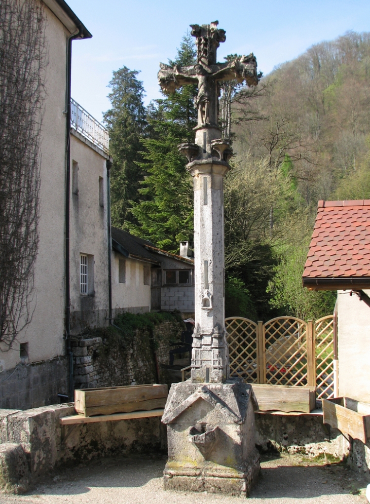 Croix du XVI eme siècle - Bief