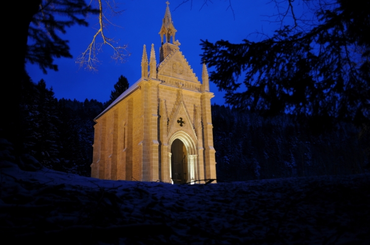 Chapelle Notre-Dame-du-Lac (1860-1862) près du lac de l'Entonnoir. - Bouverans