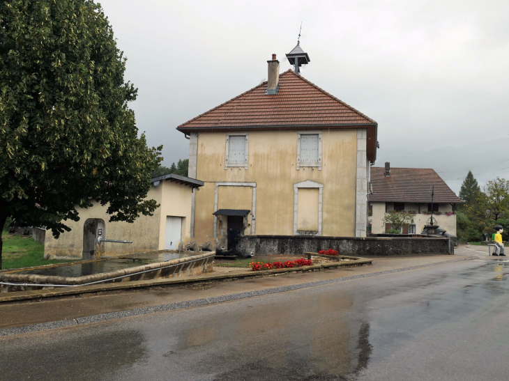 L'école et la fontaine - Champlive