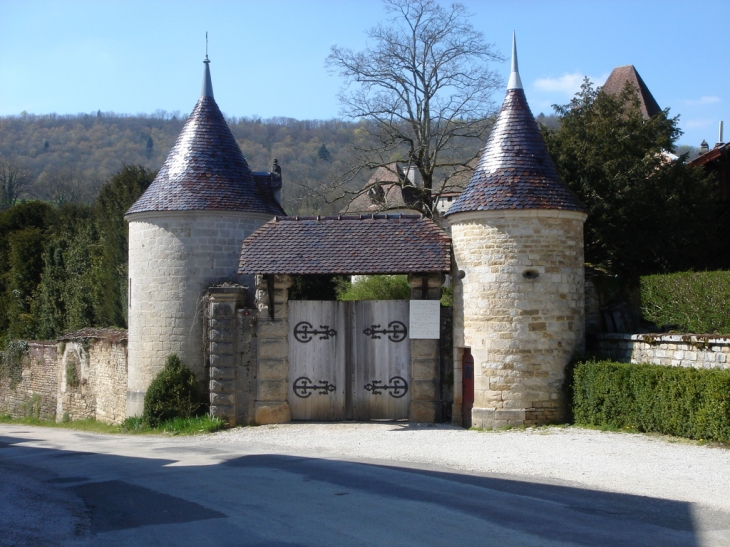 Porte du parc du château - Cléron