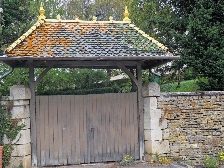 Entrée dans le parc du château - Cléron